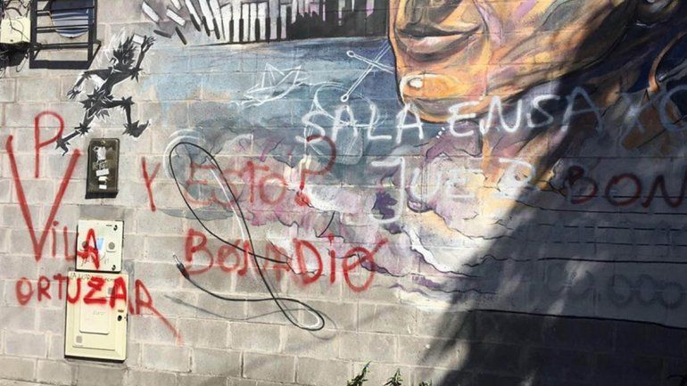 Bonadio mostró su enojo porque hubo pintadas en la casa de su hijo.