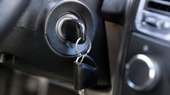 La Justicia consideró que dejar el auto encendido y sin seguro no alcanzó para excluir la cobertura de la aseguradora. La Justicia consideró que dejar el auto encendido y sin seguro no alcanzó para excluir la cobertura de la aseguradora.