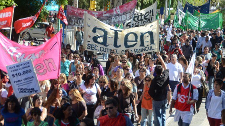 ATEN marcha para pedir que se reparen las escuelas
