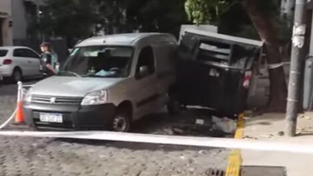 El conductor de un Peugeot 207 habría perdido el control del vehículo de manera repentina. El conductor de un Peugeot 207 habría perdido el control del vehículo de manera repentina.