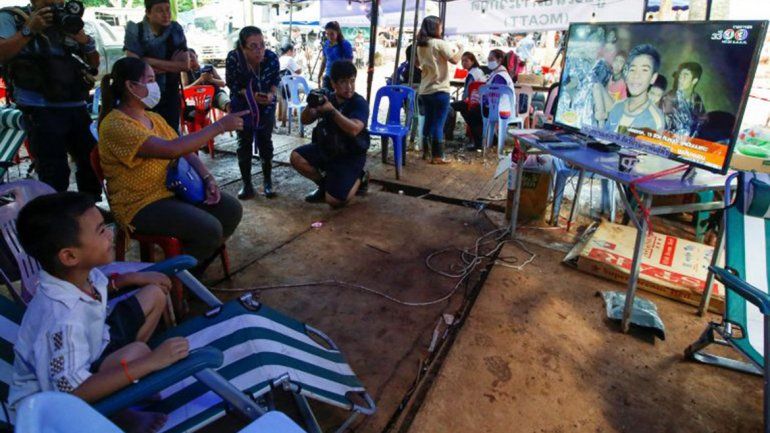 Tailandia: publican video de los chicos saludando