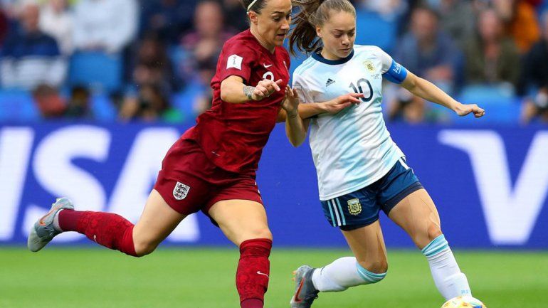 El seleccionado femenino de fútbol cayó por 1 a 0 ante Inglaterra