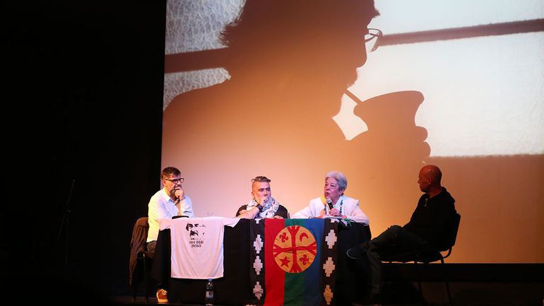 “La memoria, una construcción constante” se denominó la charla en la Feria del Libro en la que participaron Pablo Fernández, Susana Barco y Marcelo Medrano, quienes recorrieron la vida de Orlando “Nano” Balbo, abordando su labor como docente en una comunidad mapuche y su testimonio como víctima del terrorismo de Estado. “La memoria, una construcción constante” se denominó la charla en la Feria del Libro en la que participaron Pablo Fernández, Susana Barco y Marcelo Medrano, quienes recorrieron la vida de Orlando “Nano” Balbo, abordando su labor como docente en una comunidad mapuche y su testimonio como víctima del terrorismo de Estado.
