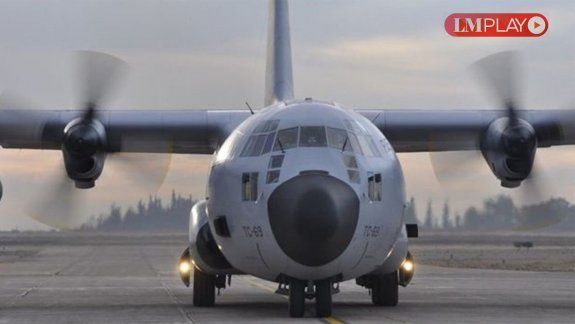 Mirá el video de la llegada del avión militar Hércules a Zapala