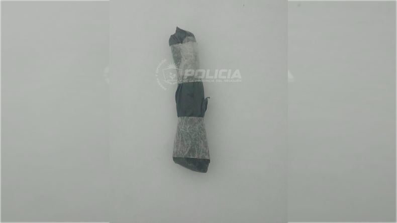El ingreso de droga resultó frustrado por la policía. | LM Neuquen El ingreso de droga resultó frustrado por la policía.