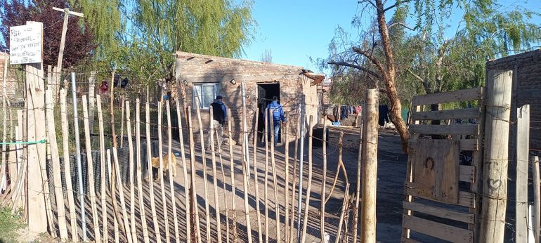 Personal del Departamento de Seguridad Personal durante los allanamientos en Centenario y Vista Alegre Personal del Departamento de Seguridad Personal durante los allanamientos en Centenario y Vista Alegre