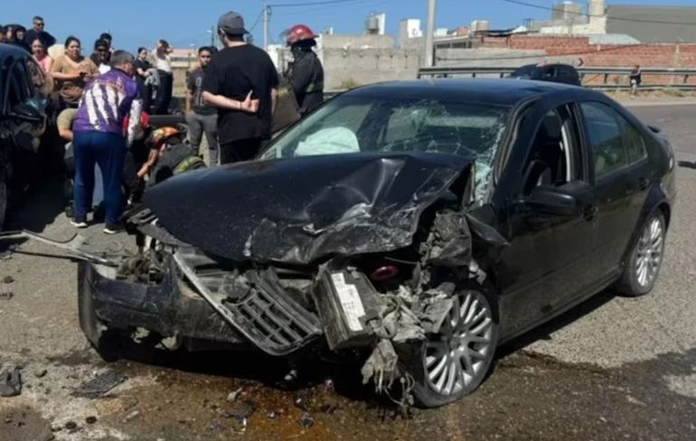 El choque fue en la curva del Hospital Militar de Comodoro Rivadavia. El choque fue en la curva del Hospital Militar de Comodoro Rivadavia.