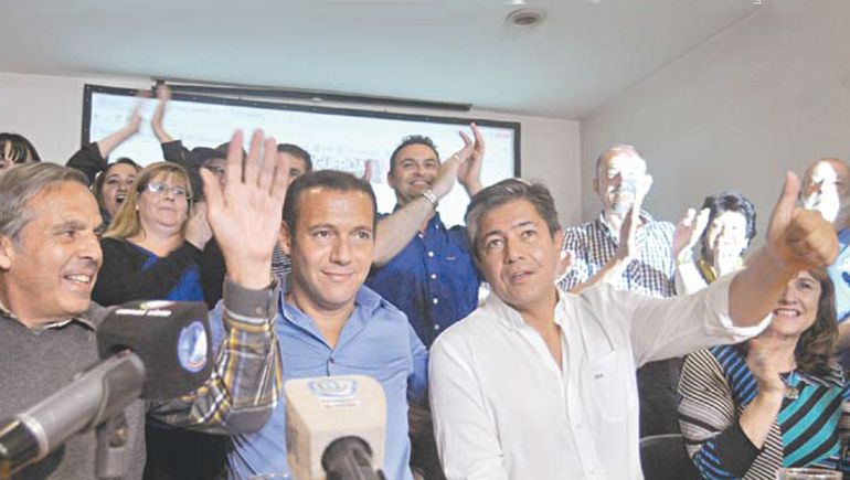 Cuando en el MPN no había crisis. Sapag, Gutiérrez y Figueroa en los festejos del 2015. Cuando en el MPN no había crisis. Sapag, Gutiérrez y Figueroa en los festejos del 2015.