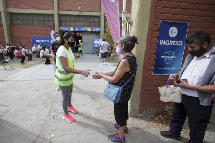 Neuquén aplicó 92 mil dosis y amplía la población objetivo
