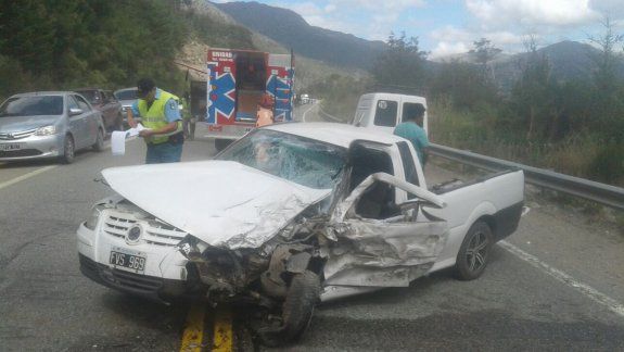 Villa La Angostura: un hombre se encuentra grave tras un triple choque en la Ruta 40