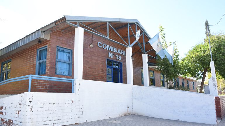 Piedrazos y tiros en el oeste neuquino por peleas entre dos familias: una madre y su hijo menor demorados