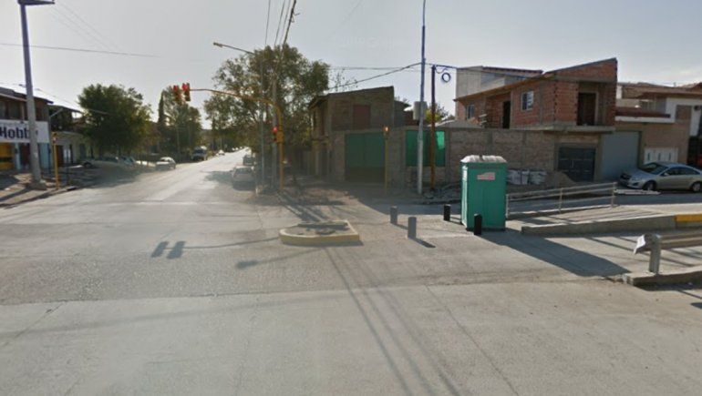 ¡Peligro motochorros! Rompen el vidrio del auto y le roban a docente