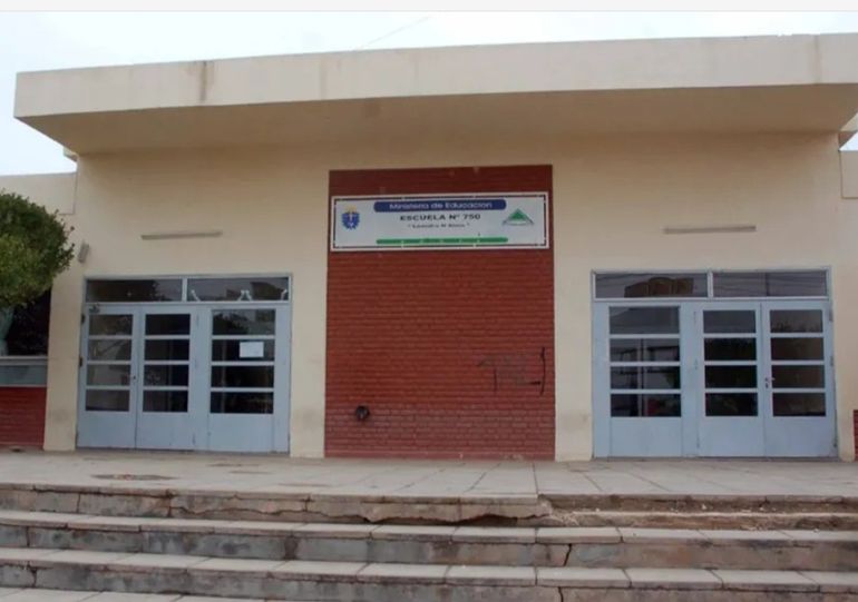 La Escuela N°750 está en pleno centro de Puerto Madryn. La Escuela N°750 está en pleno centro de Puerto Madryn.