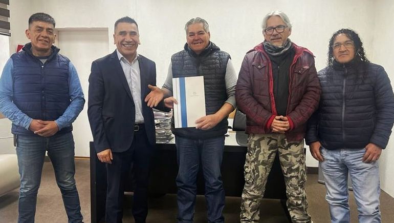 Los empleados municipales de Cutral Co cobrarán un aumento del 50%.