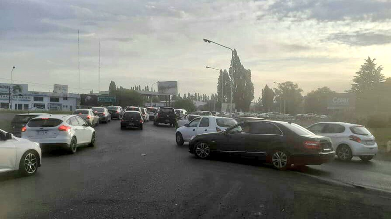 Caos de tránsito en los puentes y Ruta 22 por una protesta de chacareros