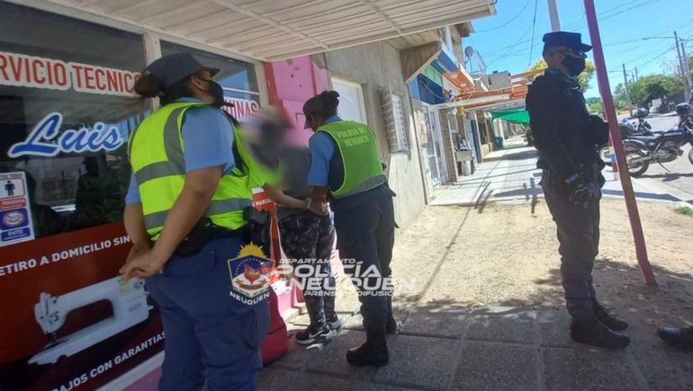 Detienen a ladrona tras robar en un comercio neuquino
