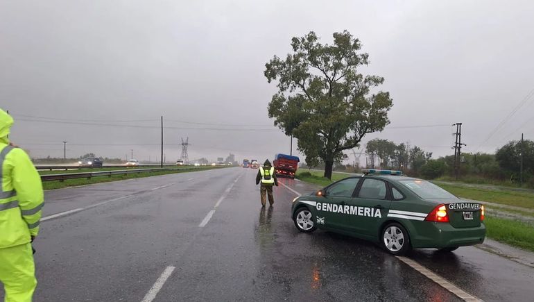 Cortan el puente Zárate Brazo Largo debido a las inundaciones