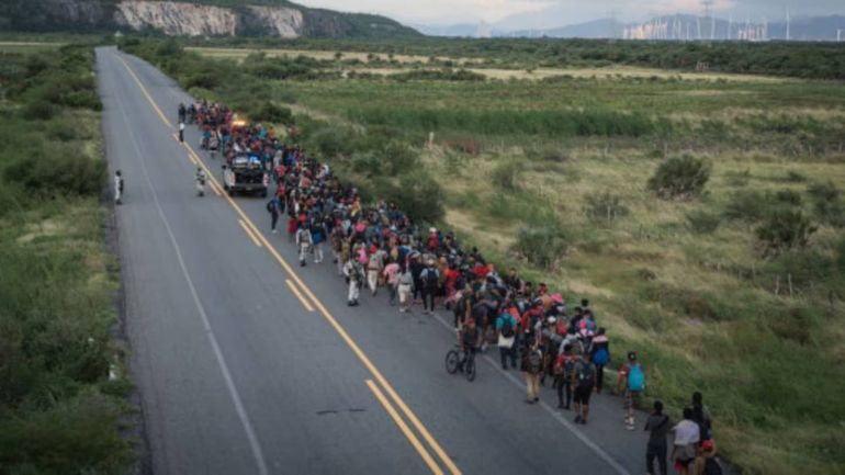 Impactante: miles de mexicanos intentan entrar a Estados Unidos antes de que asuma Donald Trump