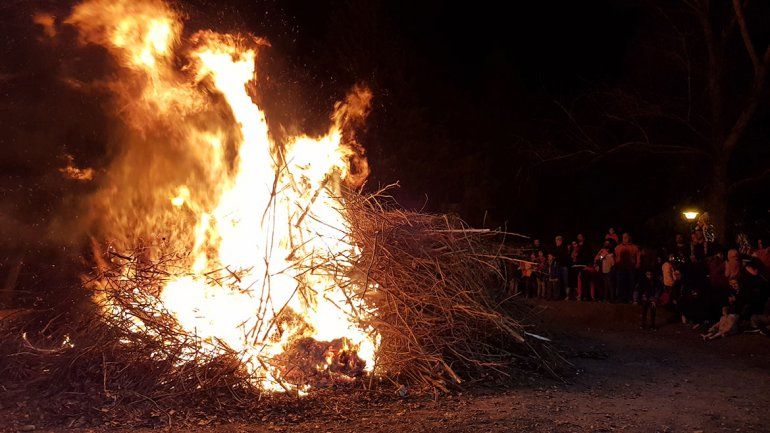 La fogata de San Juan volvió a juntar a los vecinos en Río Grande