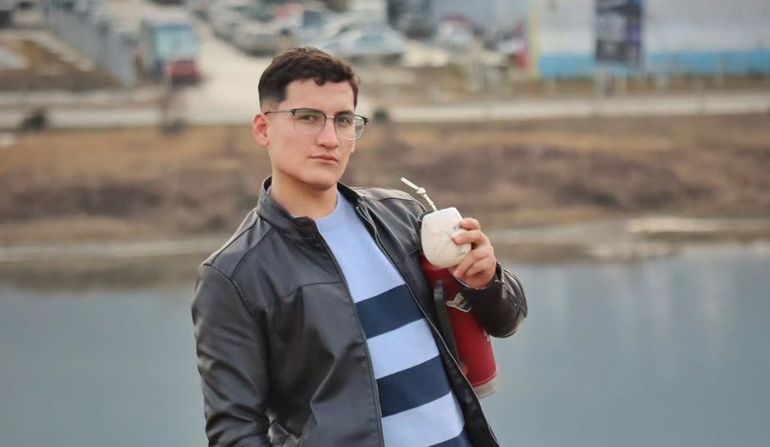 Franco Alfonzo, de Ushuaia, se queja de que es lindo. Franco Alfonzo, de Ushuaia, se queja de que es lindo.