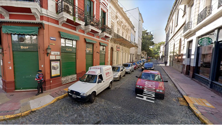 Salvajada en San Telmo: trapito apuñaló a un empresario que no quiso pagarle