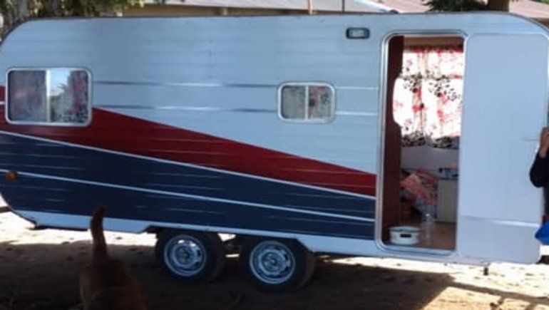 Le robaron una casilla rodante de la puerta de su casa