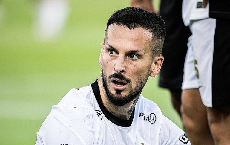 Benedetto, que no mete un gol hace 15 meses, vuelve al fútbol argentino