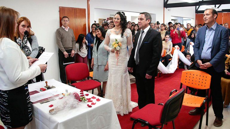 Con Gutiérrez de testigo, se celebró el primer matrimonio en Las Ovejas