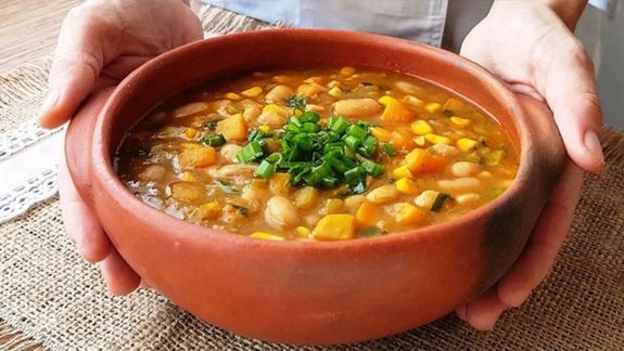 Locro, receta de un plato tradicional de las fechas patrias e importantes.