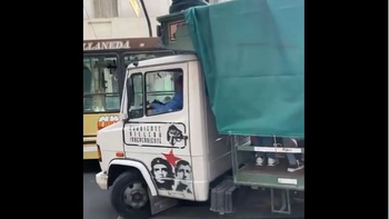 polemica: el viral que muestra el traslado de manifestantes en un camion polemica: el viral que muestra el traslado de manifestantes en un camion