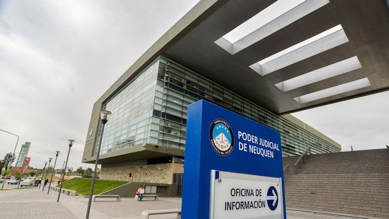 Comenzó el juicio contra un joven por violar a una compañera en Plottier