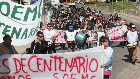 marcharon contra la represion y por la suba salarial