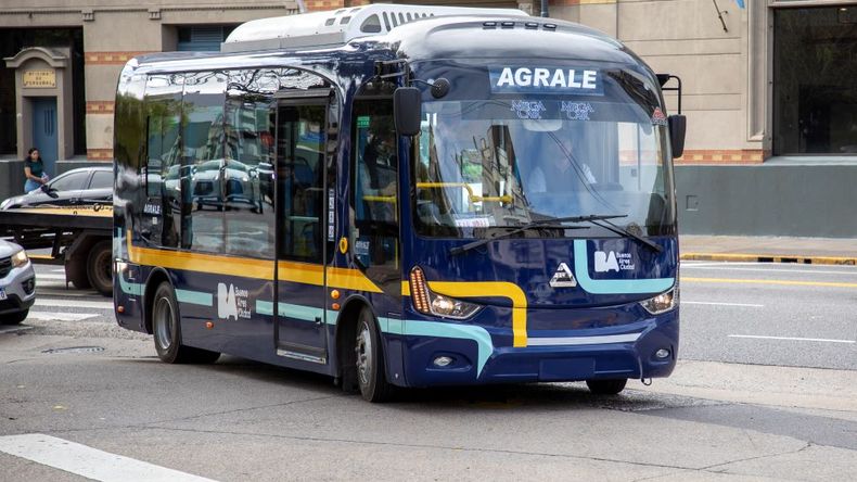 Debutaron los buses eléctricos chinos y un dato llamativo: quiénes son las únicas personas que pueden conducirlo