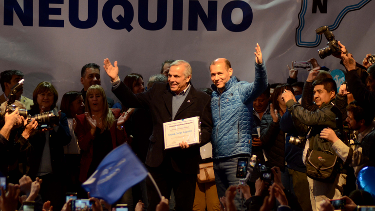 En la asunción de autoridades del MPN, Gutiérrez y Sapag apuntaron contra Figueroa