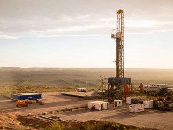 YPF es la marca registrada de la industria energética. YPF es la marca registrada de la industria energética.