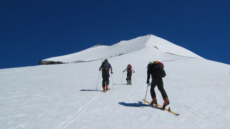 El volcán tiene 3776 metros de altura y el trekking es furor.