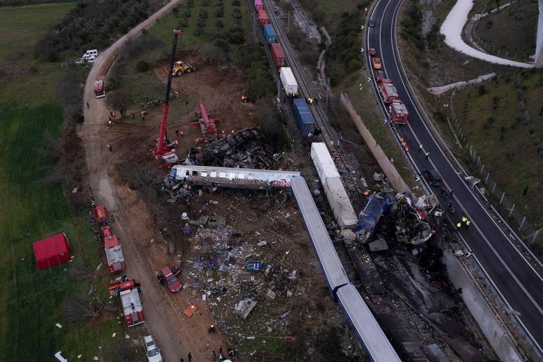 Tragedia en Grecia: un choque de trenes dejó 36 muertos y cientos de heridos