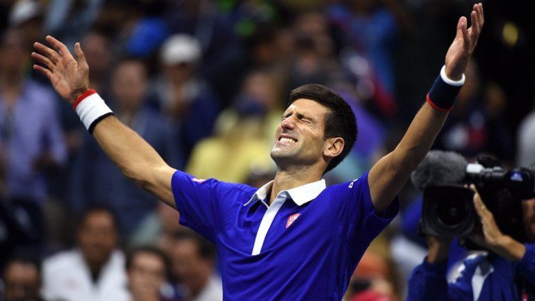 No pierde nunca: Djokovic le ganó a Federer y está en la final del primer Grand Slam del año