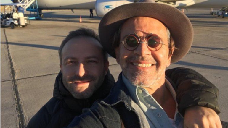 Selfie en el aeropuerto: un galán maduro aterrizó en Neuquén