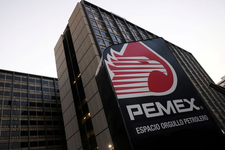 Imagen de archivo. El logo de la petrolera estatal mexicana Pemex en su sede en Ciudad de México. 21 de febrero de 2022. REUTERS/Edgard Garrido