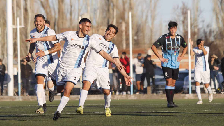 El Pony acaba de marcar en la final e inicia la particular celebración.