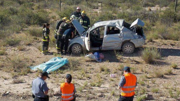 Un vecino de Fernández Oro murió tras volcar con su auto