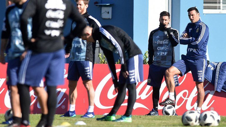 Scaloni dice que no habla con Messi hace mucho