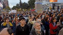 Las autoridades de la UNCo y los sindicatos de la casa de altos estudios encabezaron la marcha. Las autoridades de la UNCo y los sindicatos de la casa de altos estudios encabezaron la marcha.