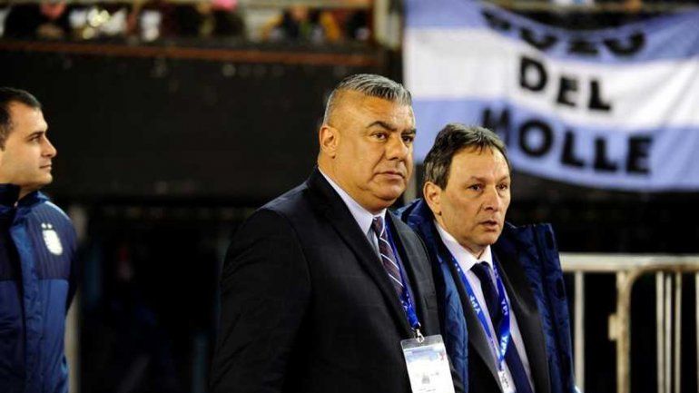 El presidente de la AFA decidió que la Selección juegue en la Ribera.