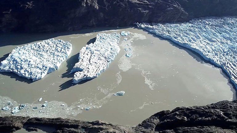 Dos islas rompieron con el glaciar Grey