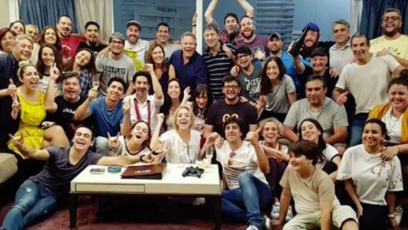 Néstor tuvo su homenaje en 100 días para enamorarse