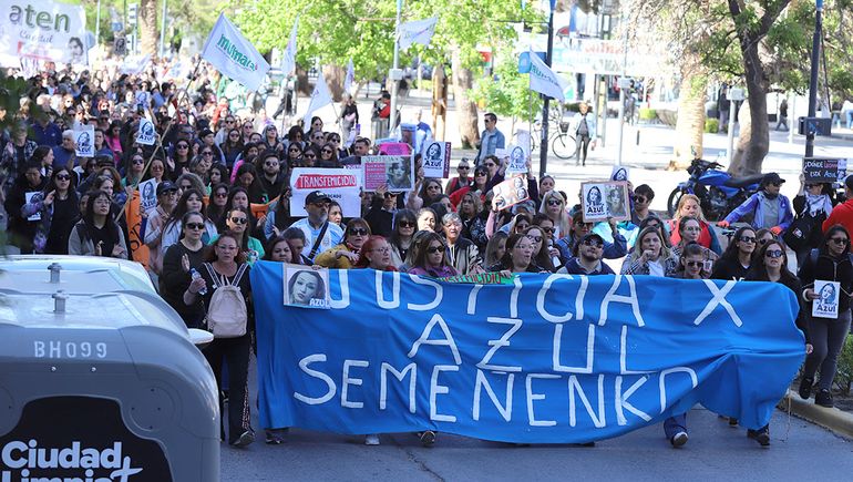 En 12 fotos, la marcha por el transfemicidio de Azul Semeñenko: dolor, bronca y pedido de justicia