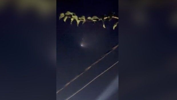 un vecino grabo extranas luces que atravesaron el cielo neuquino