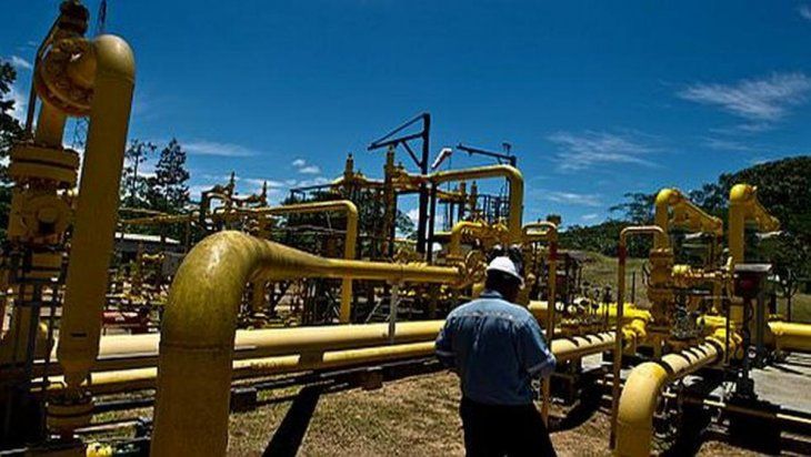 Camisea es el mayor yacimiento de gas de Perú y una de las mayores reservas de América del Sur. La explotación está a cargo de un consorcio conformado por Pluspetrol (27.2%), Hunt Oil (25.1%), SK (17.6%), Tecpetrol (10%), Sonatrach (10%) y Repsol (10%).